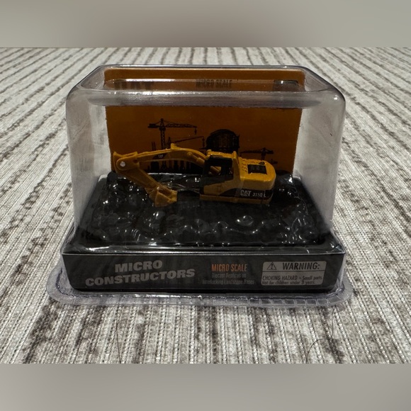 Caterpillar Other - CAT Caterpillar Micro Die Cast Excavator Model New In Case